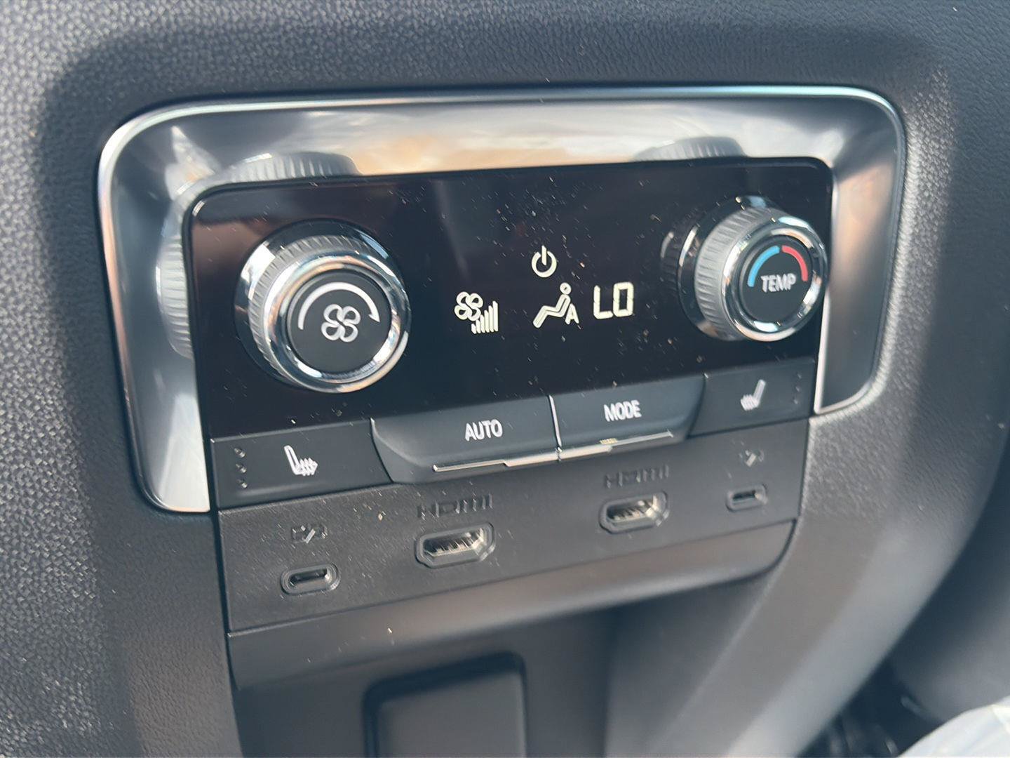 New 2026 Chevrolet Tahoe High Country AWD/4WD image 17