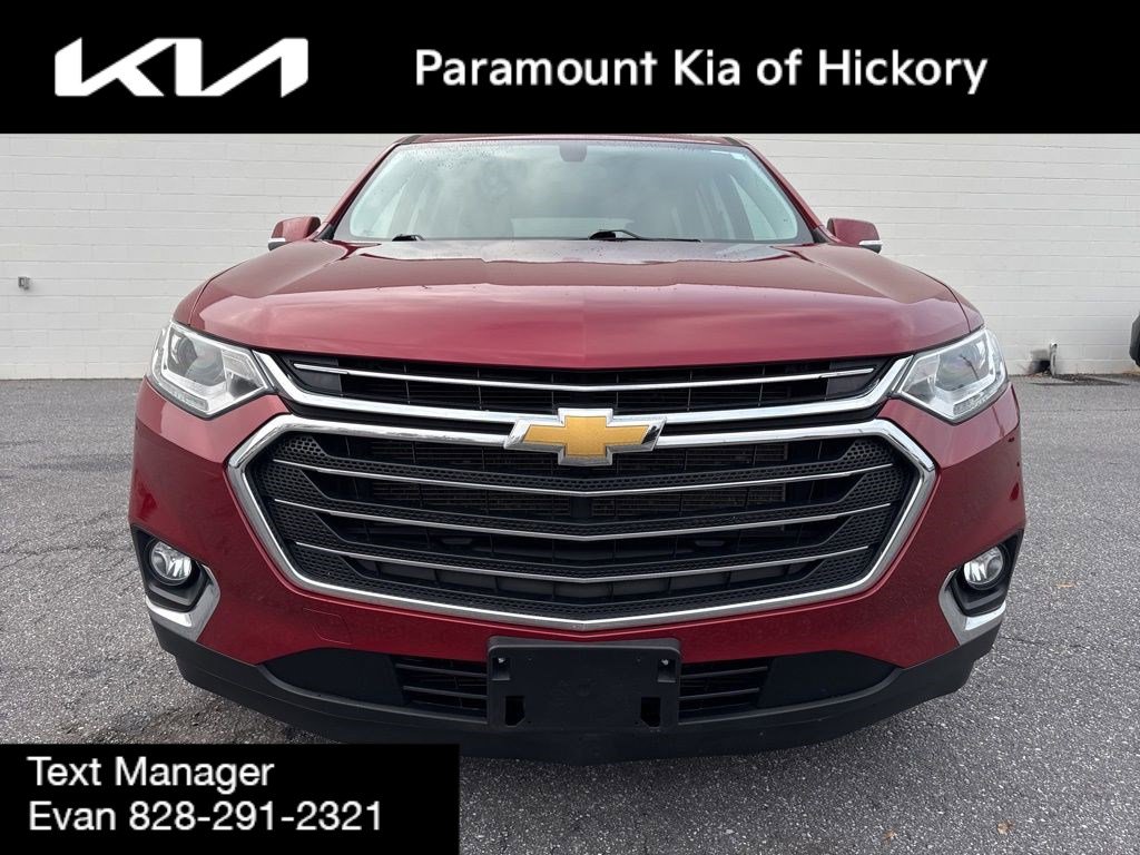 Used 2021 Chevrolet Traverse LT image 2