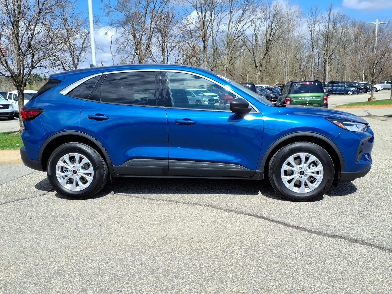Used 2023 Ford Escape Active w/ Tech Pack #1 AWD/4WD image 9