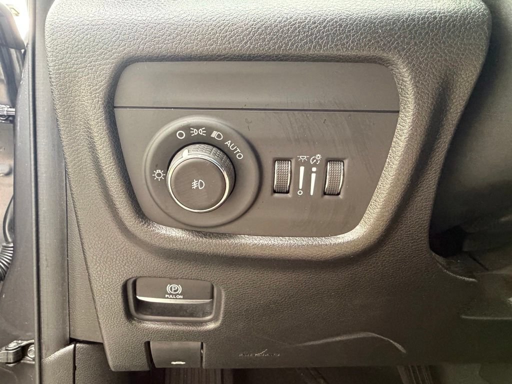 Certified 2021 Jeep Grand Cherokee L Limited AWD/4WD image 31