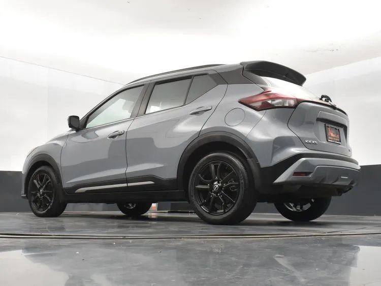 Used 2023 Nissan Kicks SR w/ SR Premium Package FWD image 12