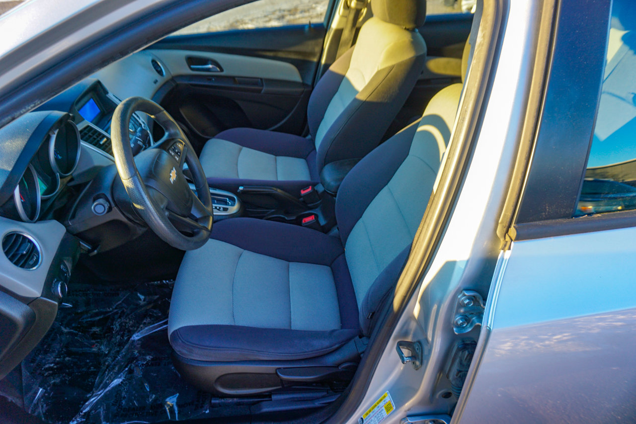 Used 2014 Chevrolet Cruze LS image 16