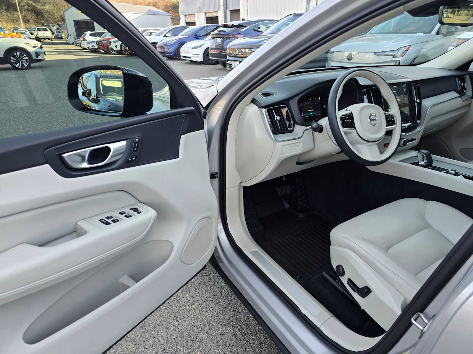 Certified 2024 Volvo XC60 T8 Plus w/ Protection Package Premier image 19