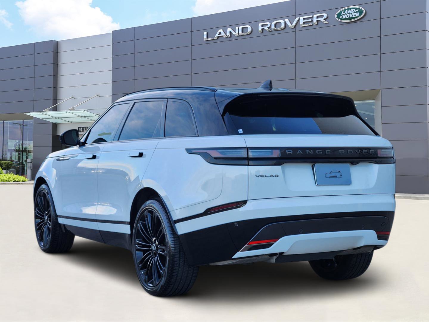 Certified 2024 Land Rover Range Rover Velar Dynamic SE image 4