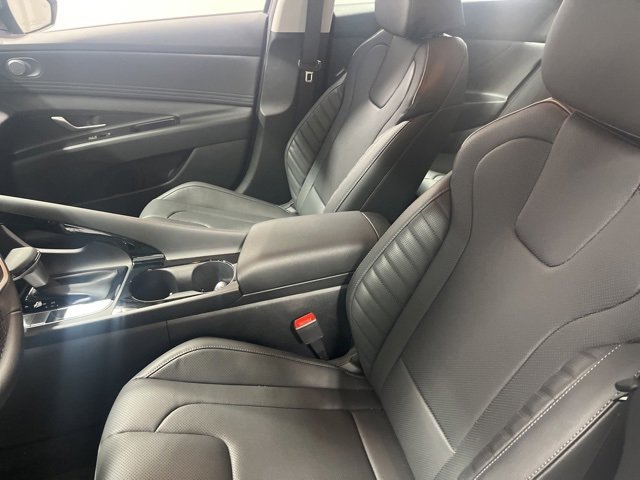 Certified 2025 Hyundai Elantra Limited image 8