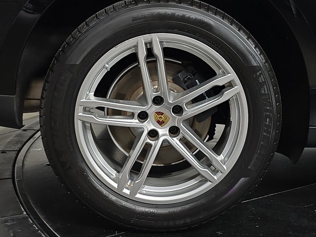 Certified 2023 Porsche Macan AWD/4WD image 29