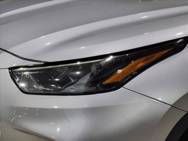 Used 2023 Toyota Highlander XLE FWD image 7