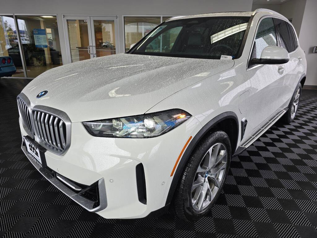 Used 2025 BMW X5 xDrive50e image 7