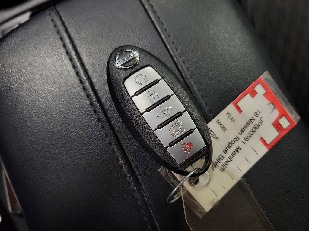 Used 2018 Nissan Rogue SV w/ Premium Package image 16