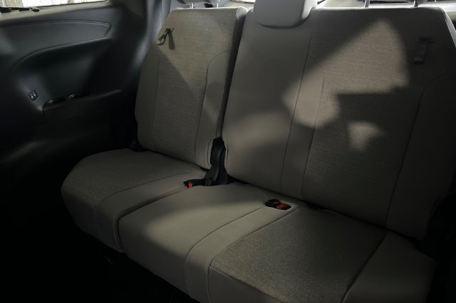 New 2026 Toyota Sienna LE FWD image 17