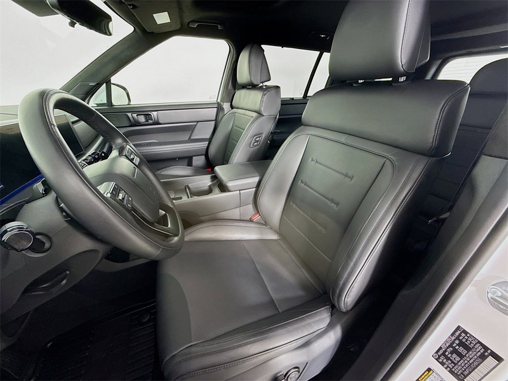 Used 2025 Hyundai Santa Fe Calligraphy image 5