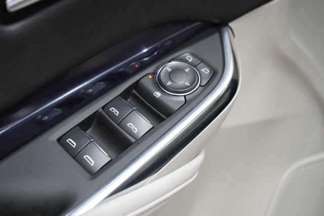 Used 2023 Cadillac XT4 Luxury w/ Cold Weather Package image 20