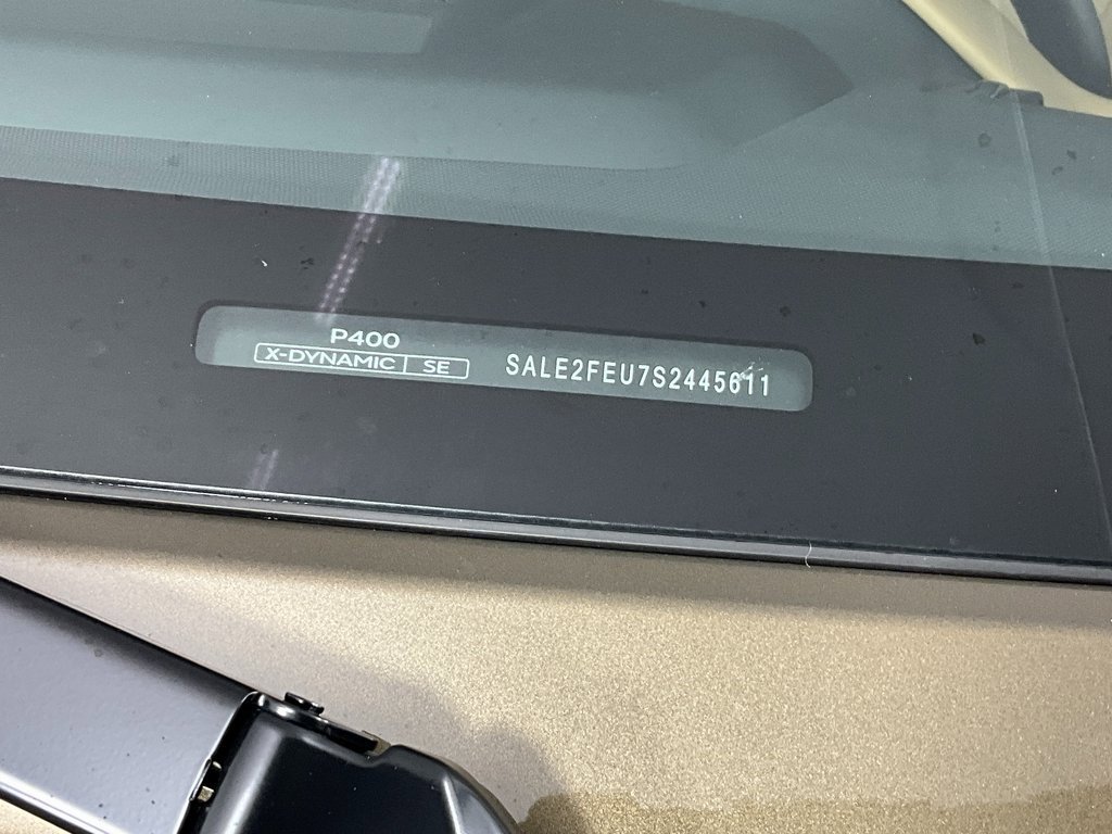 Used 2025 Land Rover Defender 130 X-Dynamic SE image 32