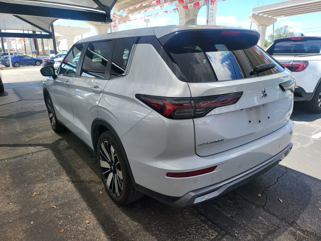 Used 2025 Mitsubishi Outlander SE AWD/4WD image 9