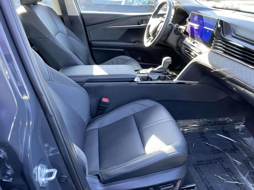 Used 2025 Toyota Camry XLE image 46