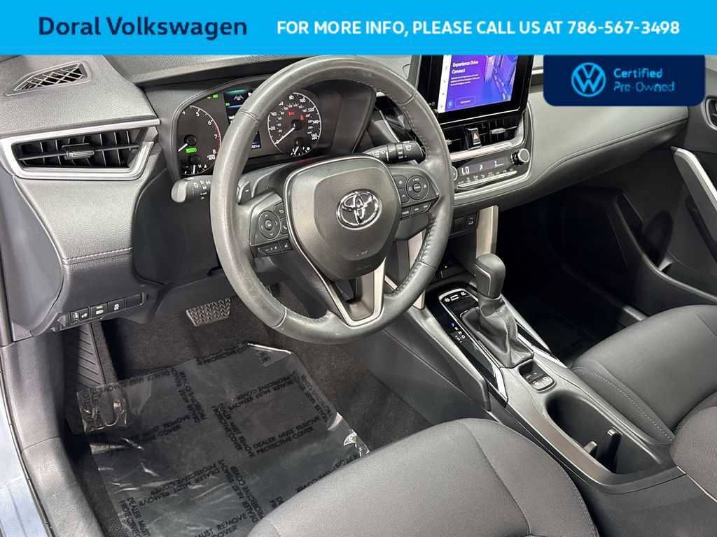 Used 2024 Toyota Corolla Cross SE image 13
