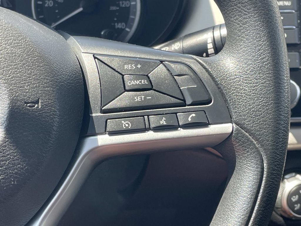 Used 2022 Nissan Versa SV FWD image 23
