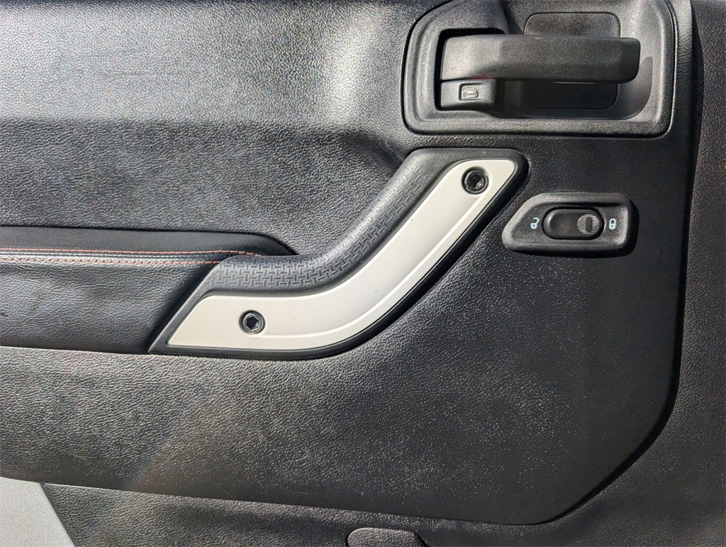 Used 2012 Jeep Wrangler Sahara image 13