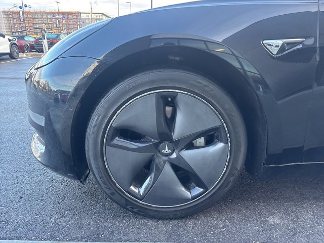 Used 2019 Tesla Model 3 Standard Range Plus image 4
