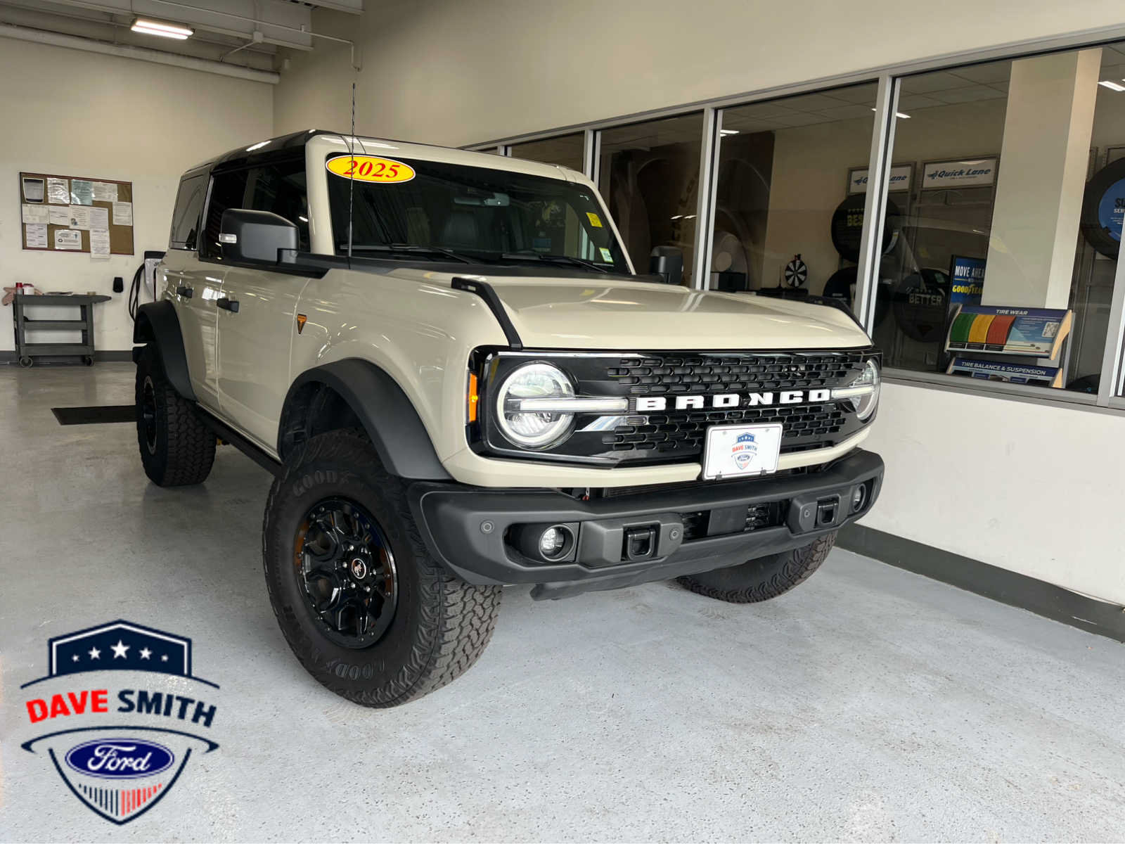 Certified 2025 Ford Bronco Badlands AWD/4WD image 1