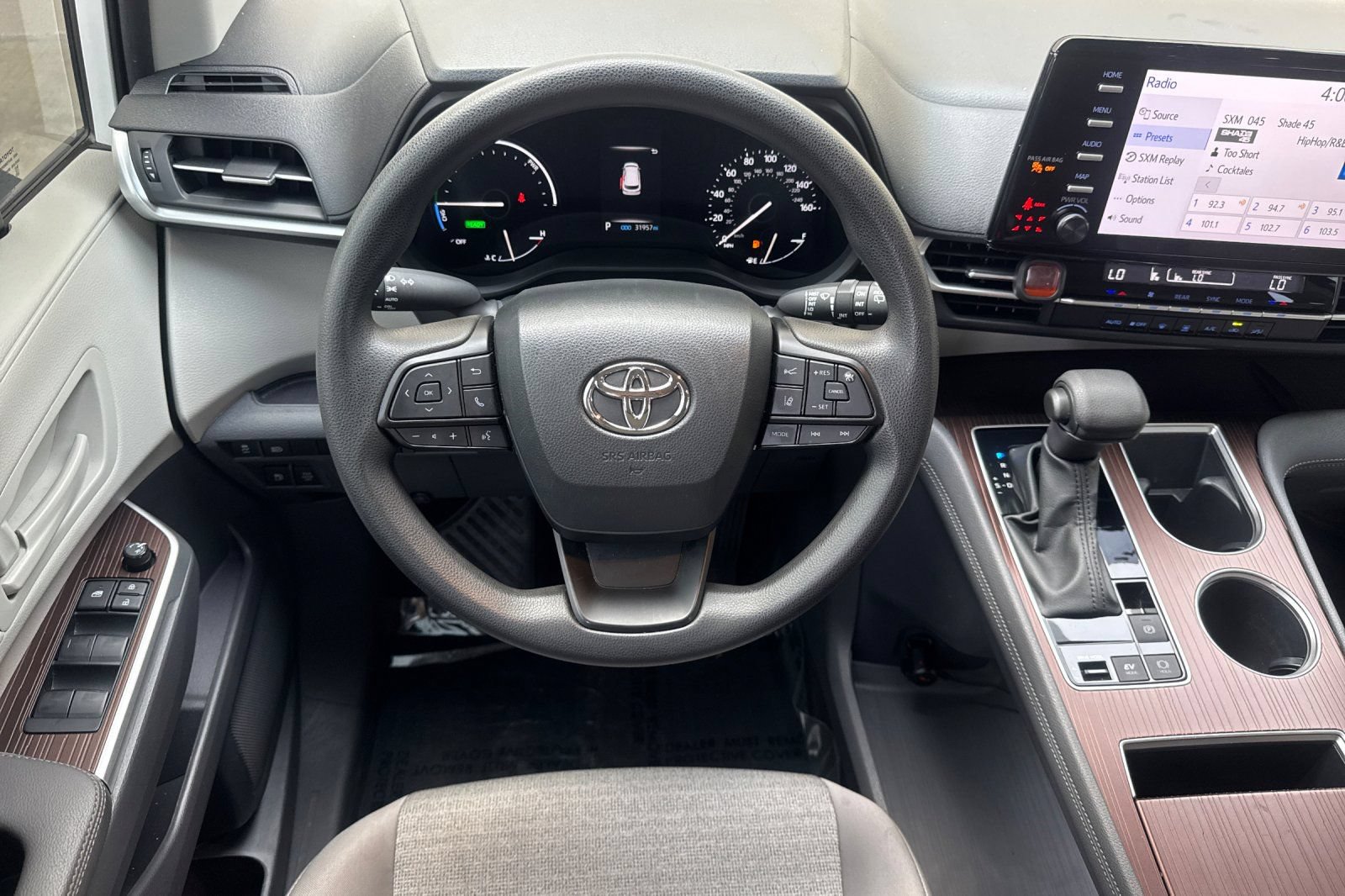 Used 2023 Toyota Sienna LE FWD image 14