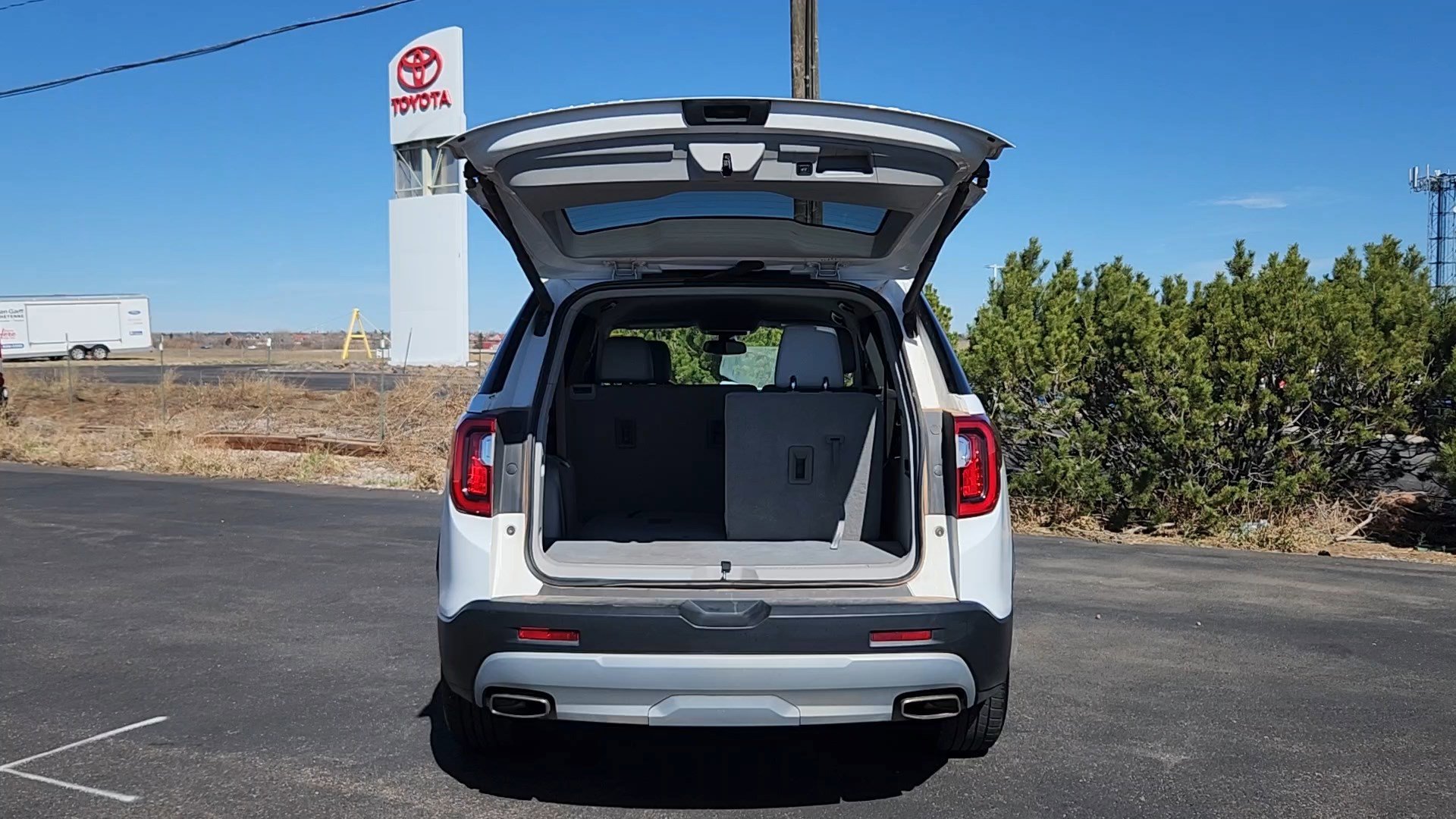 Used 2023 GMC Acadia SLT image 19