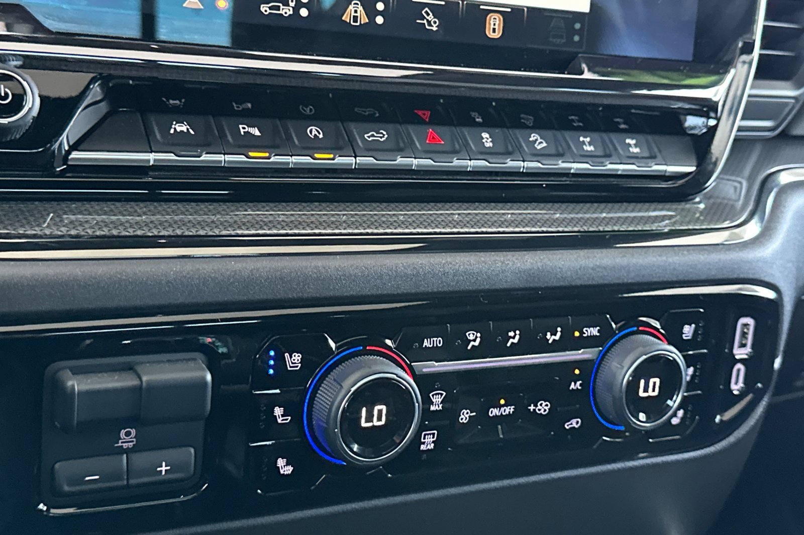 Used 2025 Chevrolet Silverado 1500 ZR2 w/ Technology Package image 29