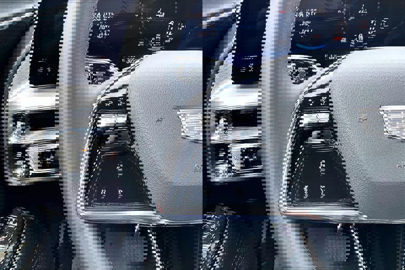 Used 2024 Cadillac Lyriq Sport w/ LPO, Floor Liner Package AWD/4WD image 25