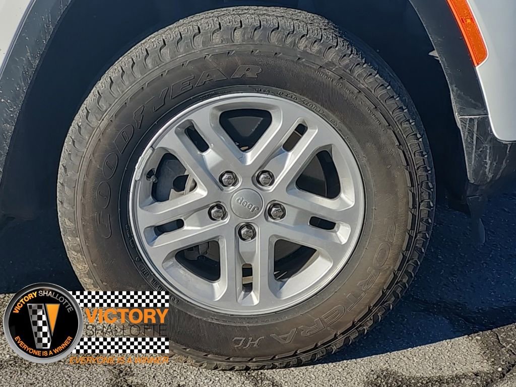 Certified 2025 Jeep Grand Cherokee Laredo image 27