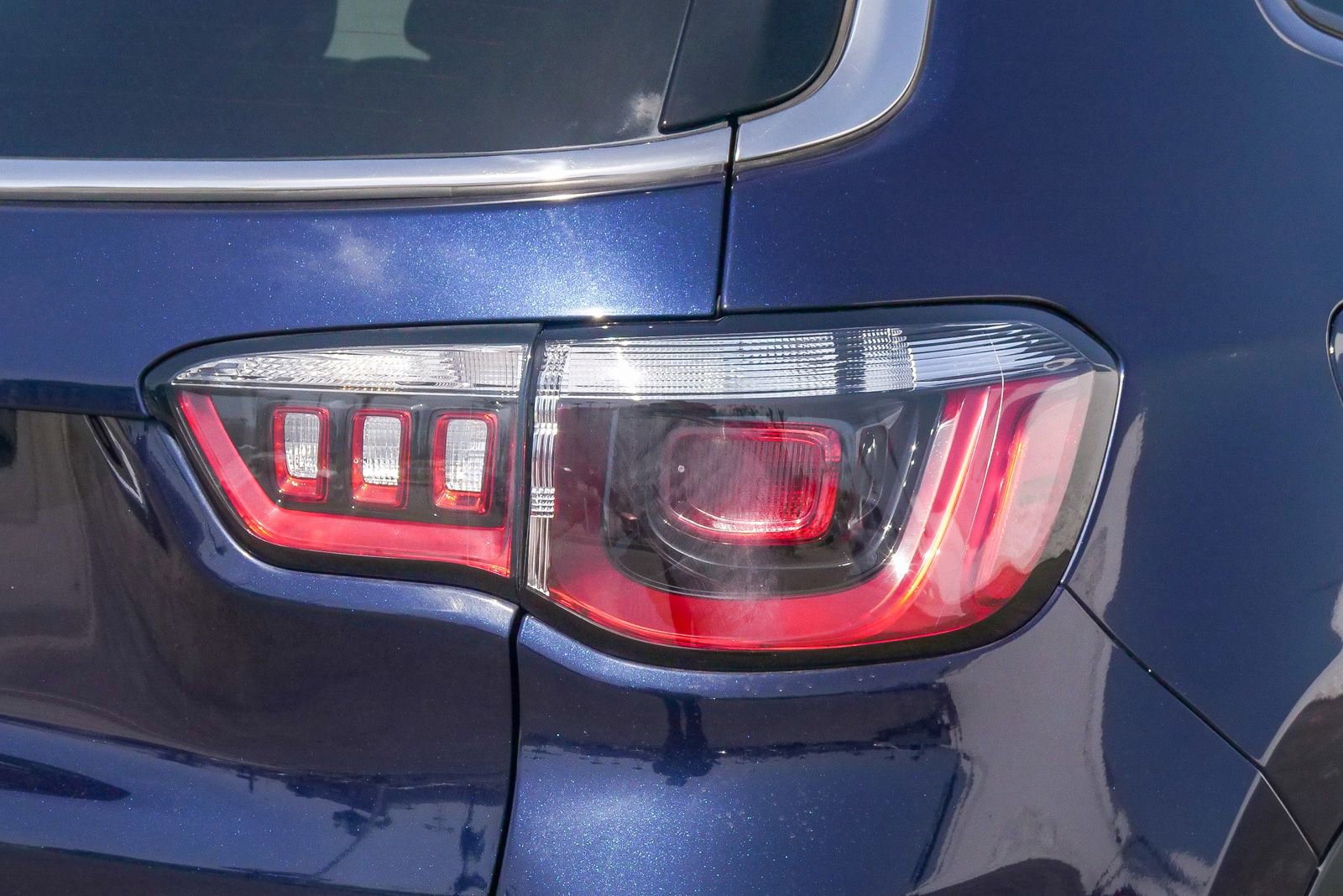 Used 2021 Jeep Compass Latitude FWD image 10
