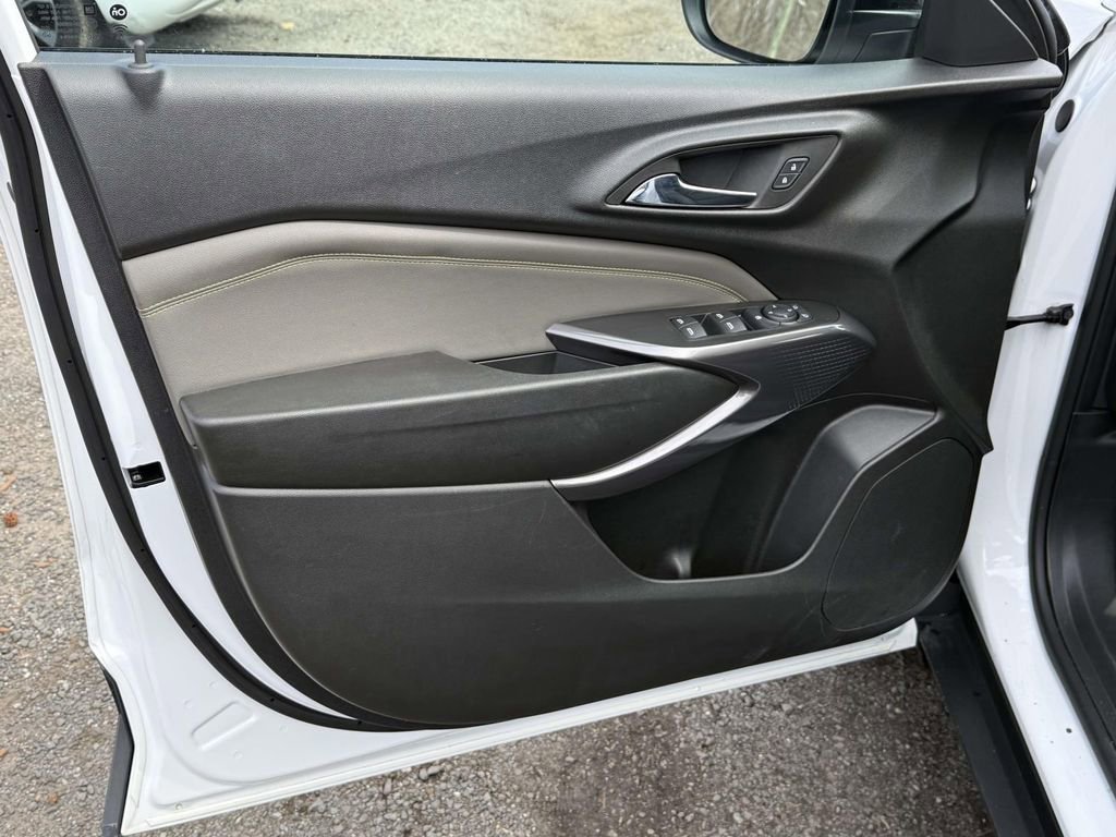 Used 2024 Chevrolet Trax ACTIV w/ Sunroof Package image 22