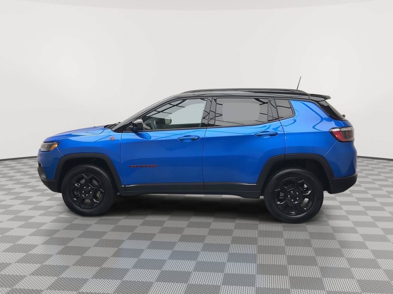 Used 2023 Jeep Compass Trailhawk AWD/4WD image 32