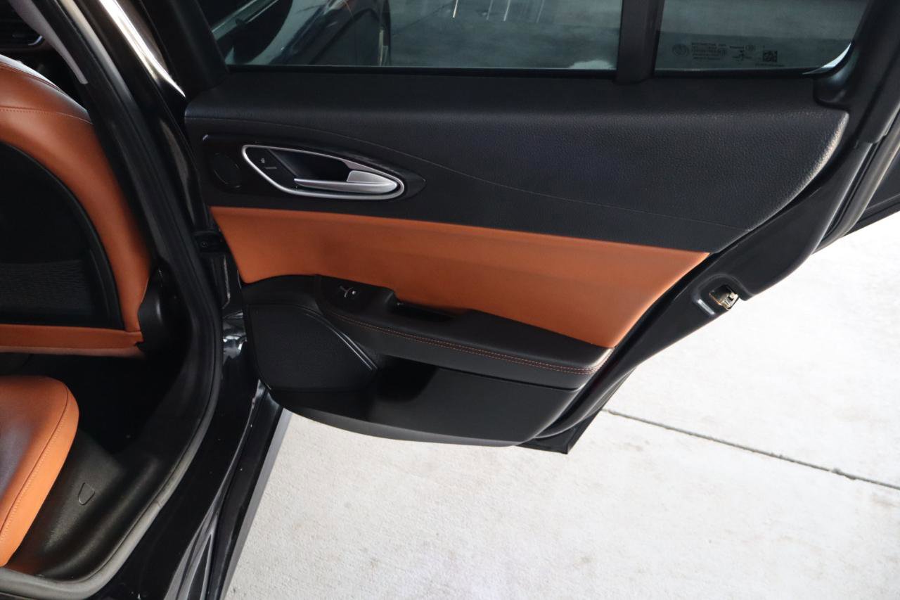 Used 2017 Alfa Romeo Giulia image 35