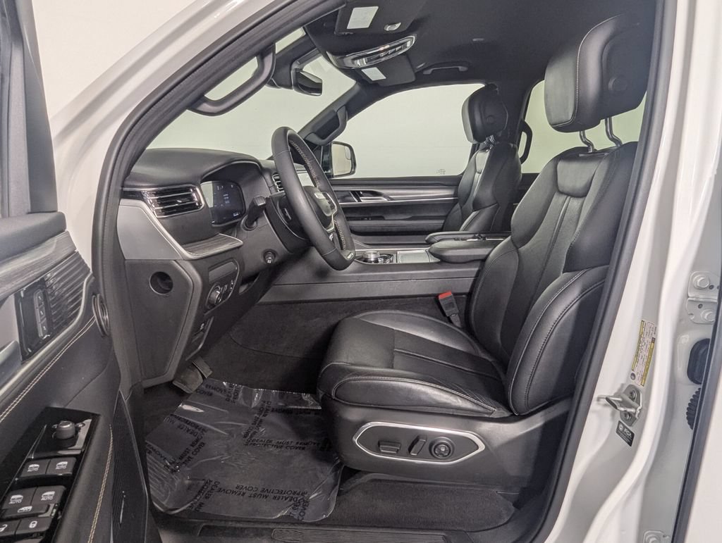 Used 2024 Jeep Wagoneer Series II w/ Flexible Seating Group RWD image 13