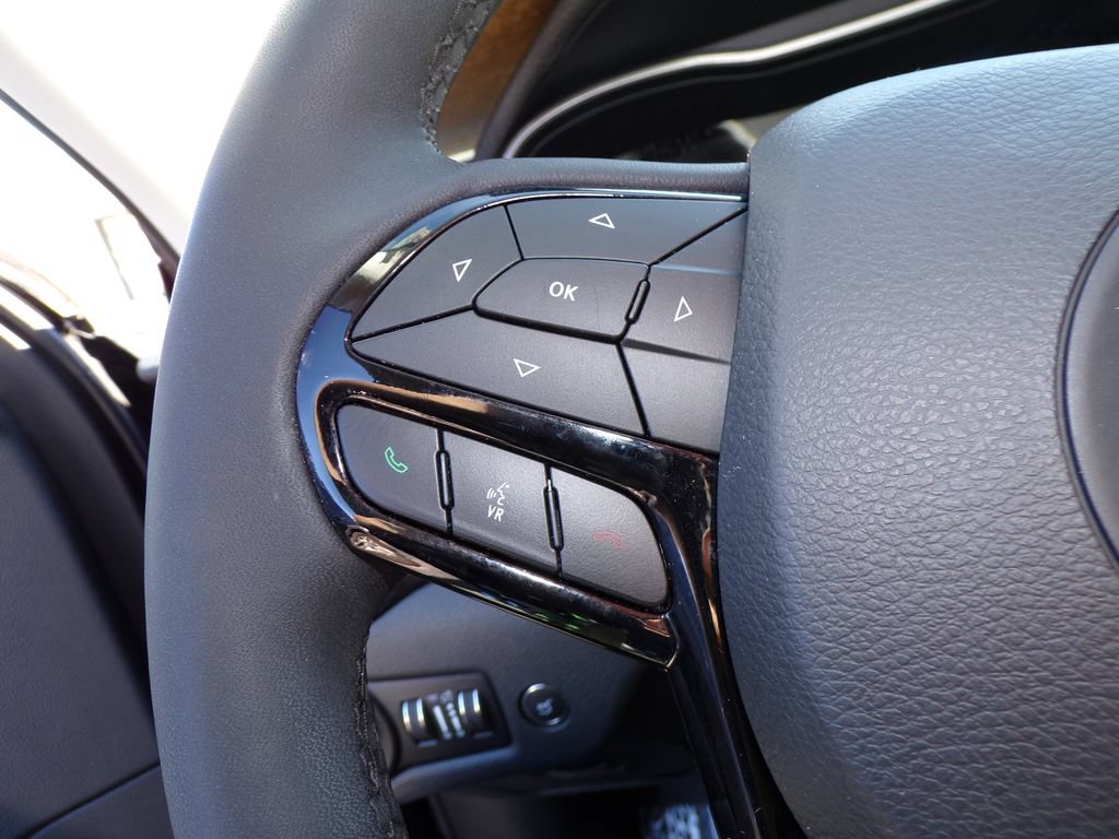 Certified 2023 Jeep Cherokee Altitude Lux AWD/4WD image 18