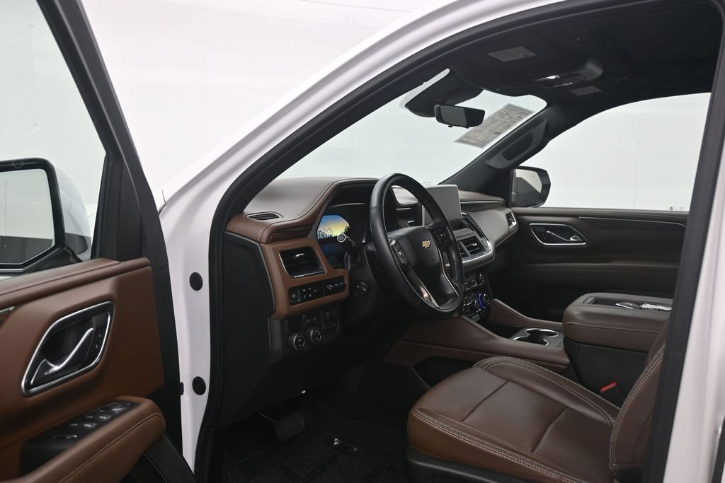 Used 2023 Chevrolet Suburban High Country RWD image 10