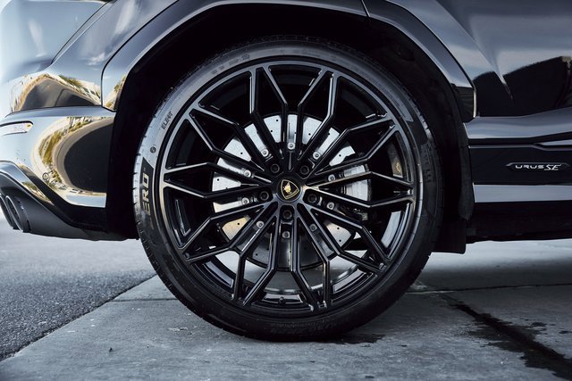 Used 2025 Lamborghini Urus SE image 20