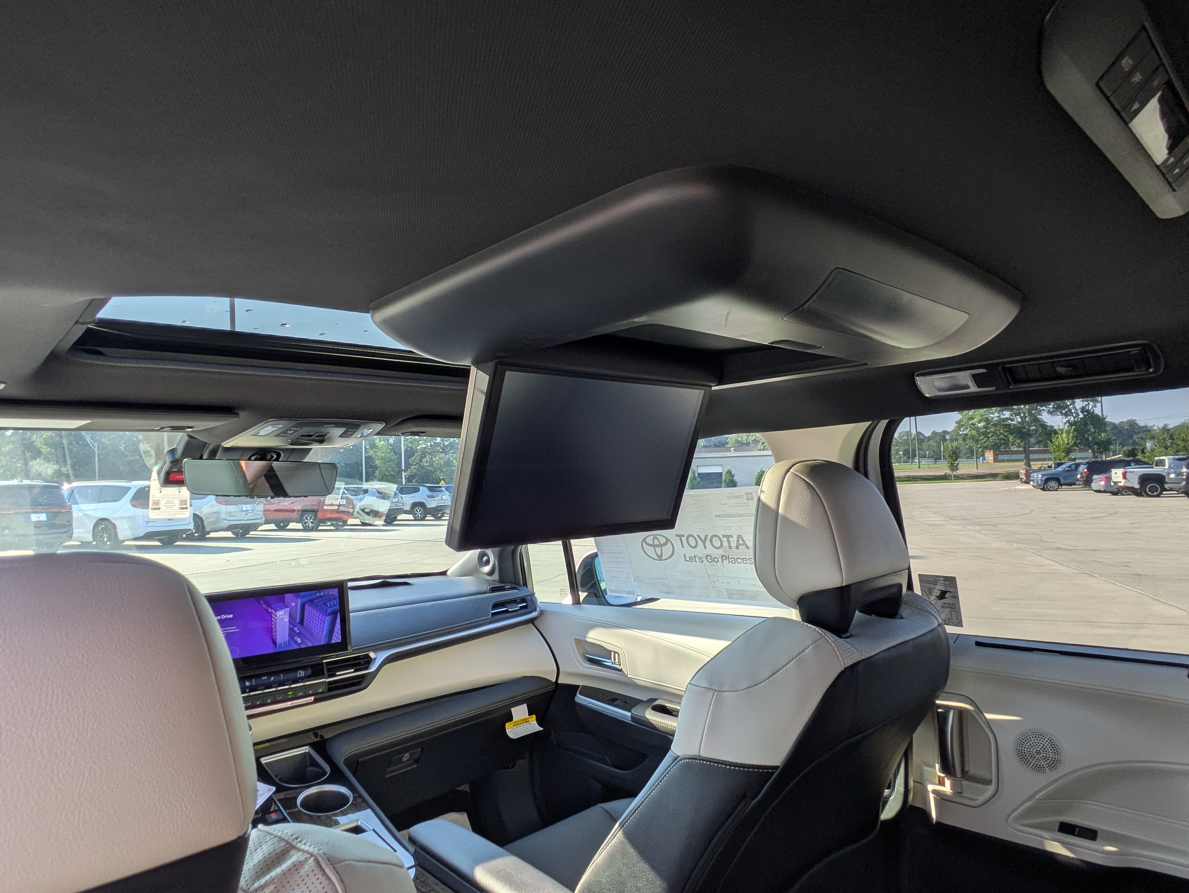 New 2026 Toyota Sienna Limited AWD/4WD image 16