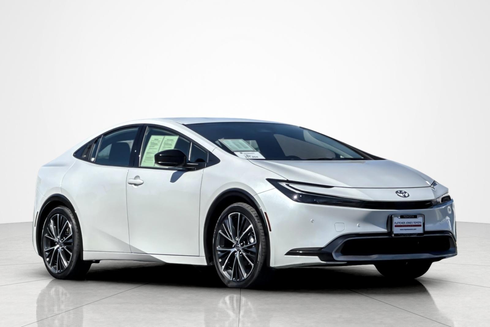 Certified 2025 Toyota Prius XLE FWD image 7