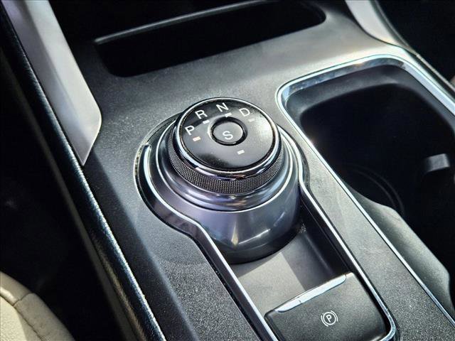 Used 2017 Ford Fusion SE w/ Fusion SE Technology Package image 14