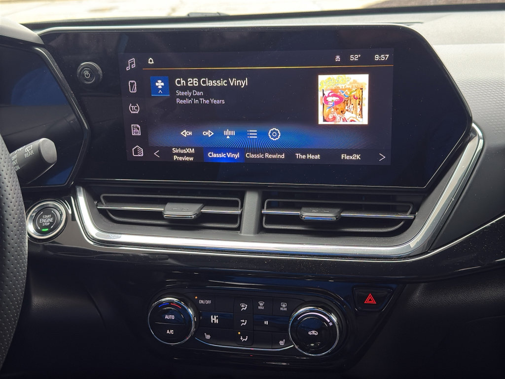 Used 2025 Chevrolet Trax RS w/ Sunroof Package image 27