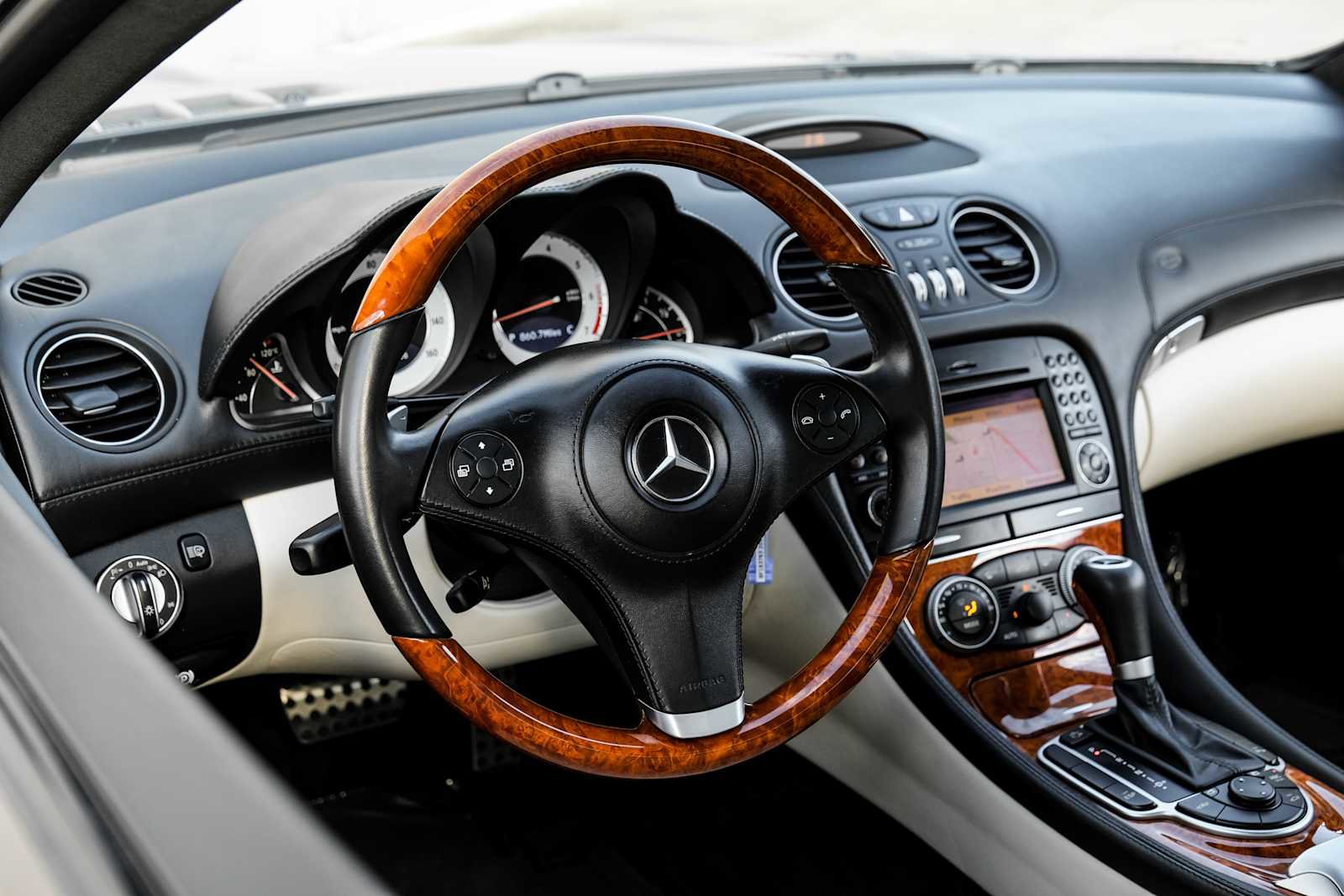 Used 2011 Mercedes-Benz SL 550 image 15