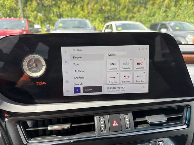 Used 2025 Lexus ES 300h w/ Premium Package FWD image 21