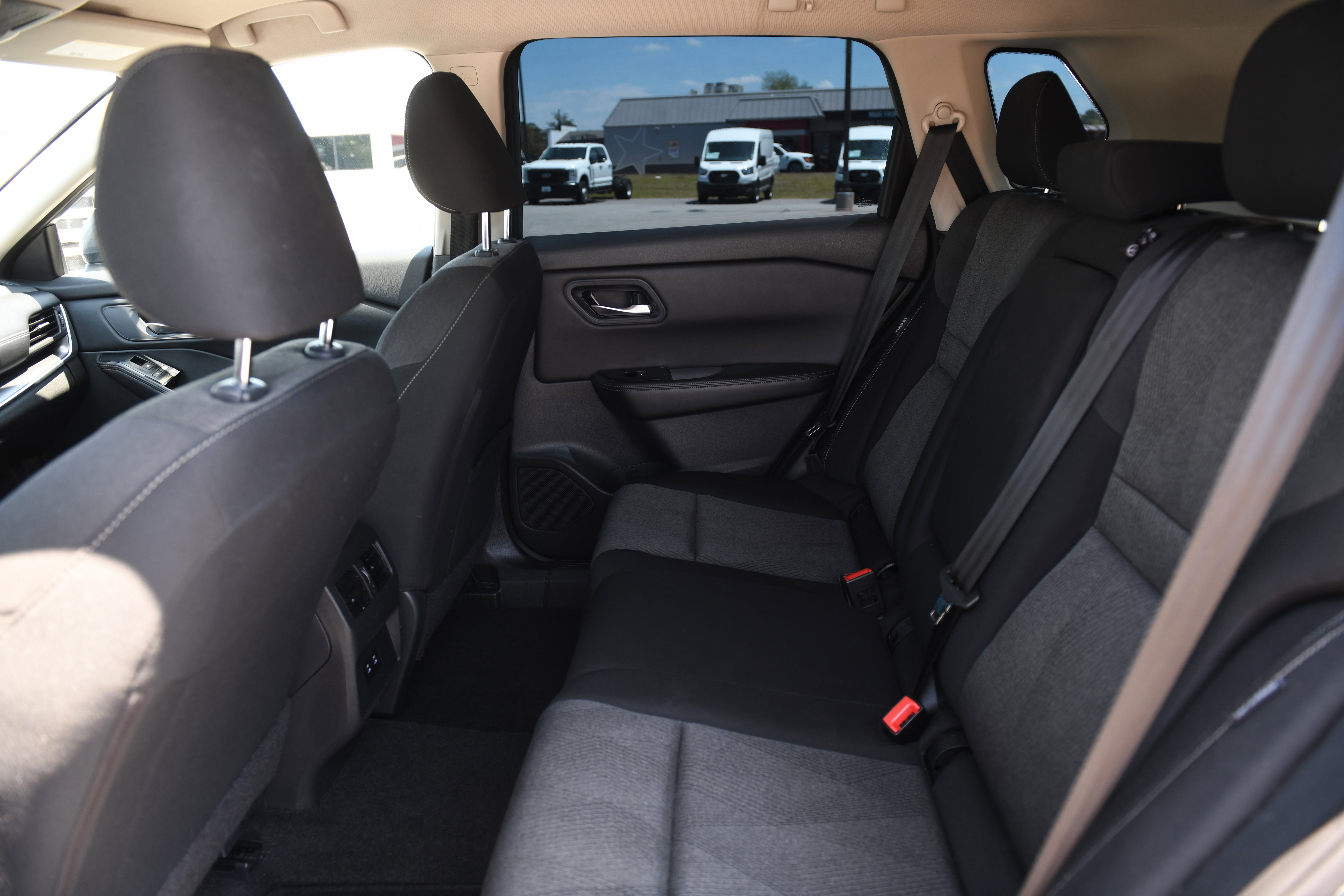Used 2024 Nissan Rogue SV AWD/4WD image 13