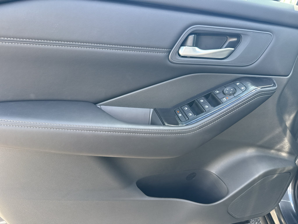 New 2026 Nissan Rogue Dark Armor AWD/4WD image 13