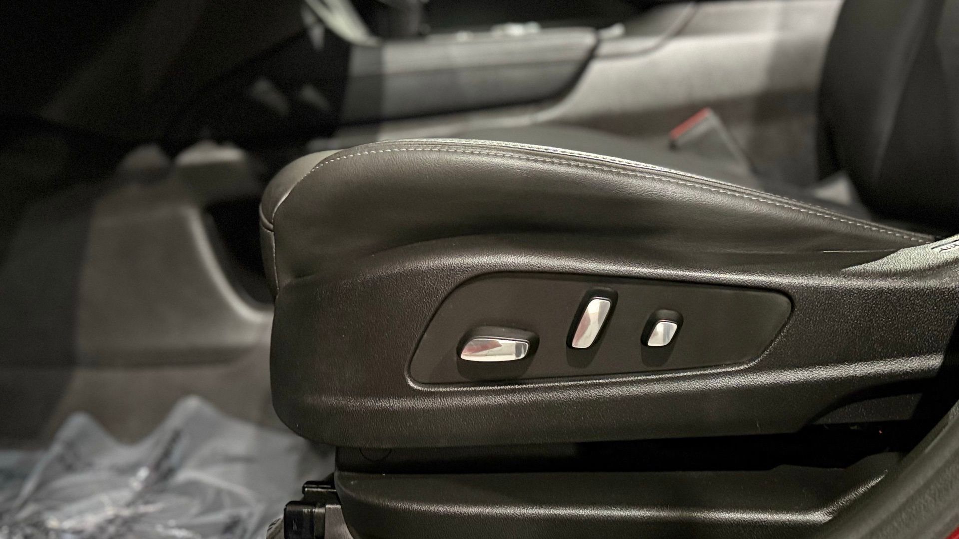 Used 2023 Cadillac XT6 Sport image 38