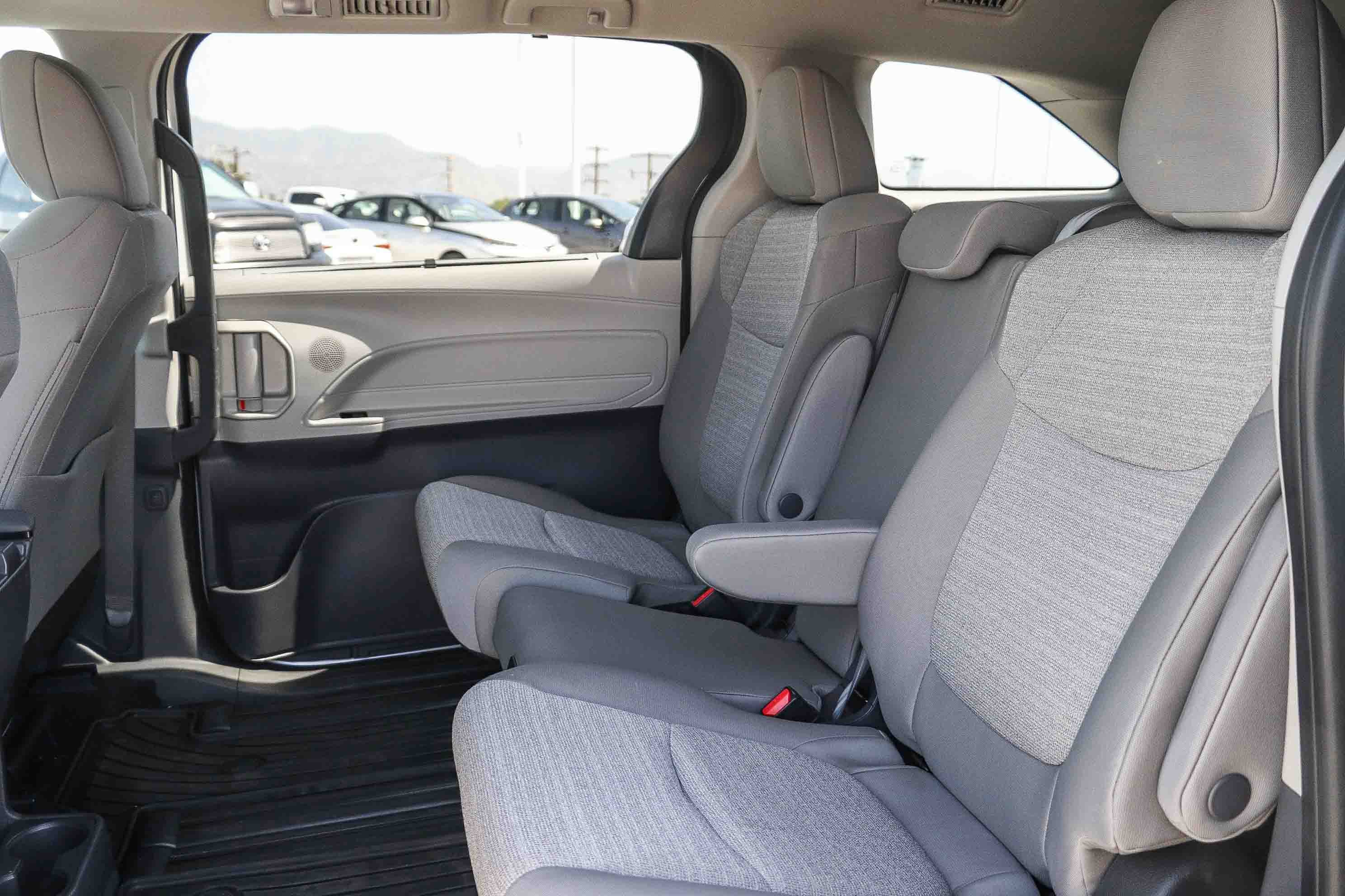 Used 2024 Toyota Sienna LE image 18