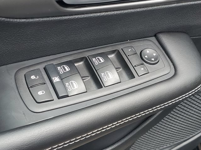 New 2027 Chrysler Pacifica Select AWD/4WD image 17