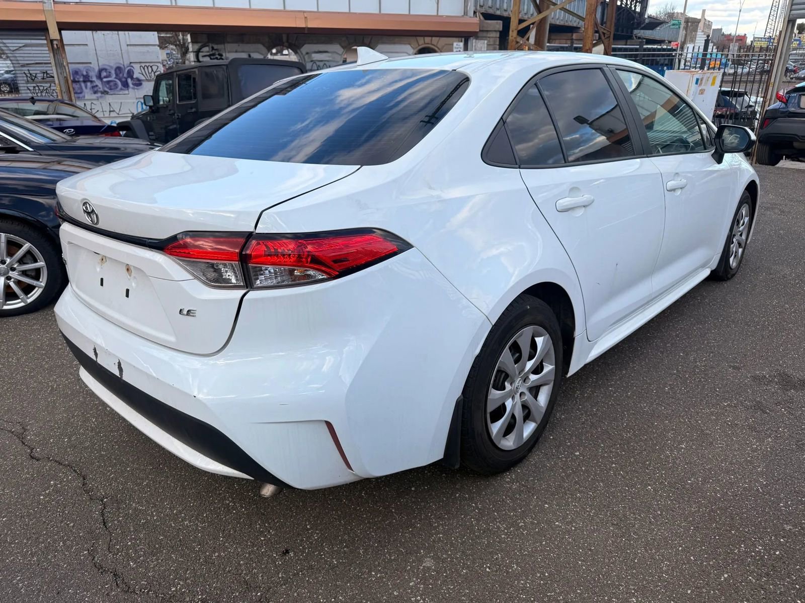 Used 2021 Toyota Corolla LE FWD image 5