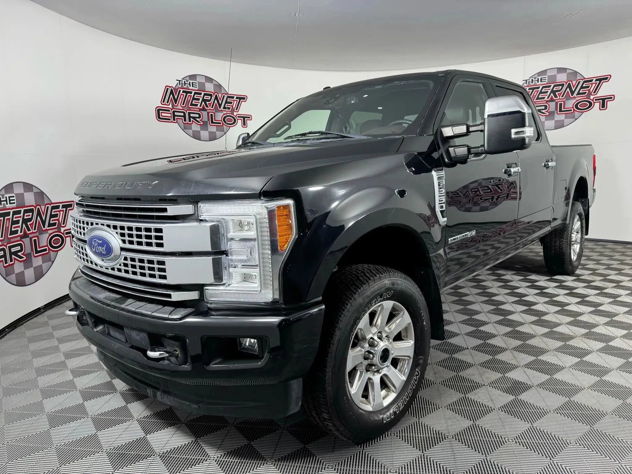 Used 2017 Ford F250 Platinum w/ Platinum Ultimate Package image 3